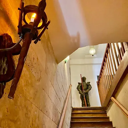 Apartament La Maison Des Templiers ~ Ostal Medieval ~ Logis Enchantes