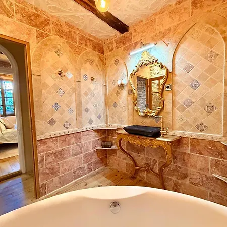 La Maison Des Templiers ~ Ostal Medieval ~ Logis Enchantes
