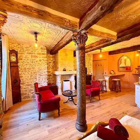 Apartament La Maison Des Templiers ~ Ostal Medieval ~ Logis Enchantes *