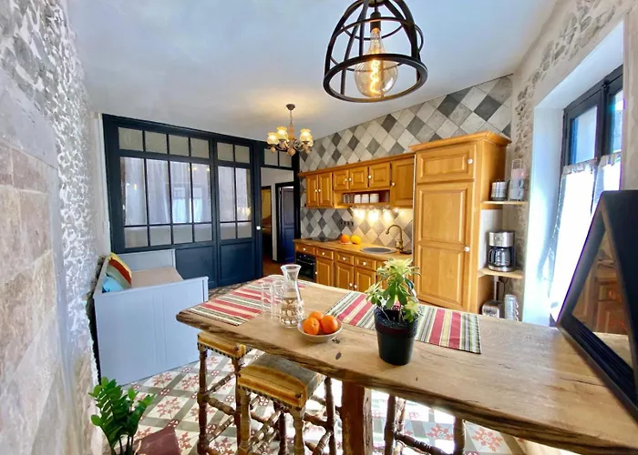 La Maison Des Templiers ~ Ostal Medieval ~ Logis Enchantes * قرقشونه