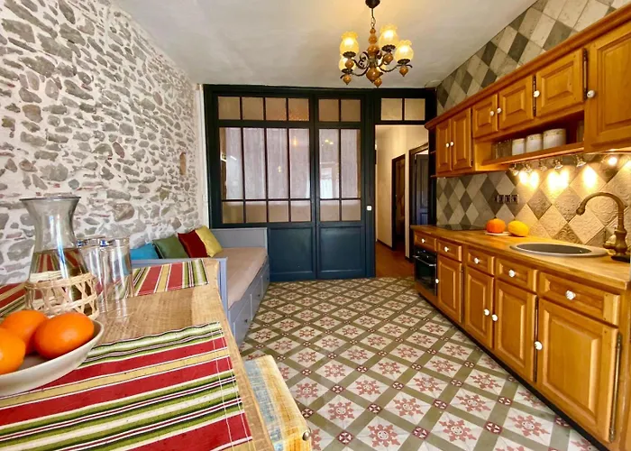 La Maison Des Templiers ~ Ostal Medieval ~ Logis Enchantes * قرقشونه