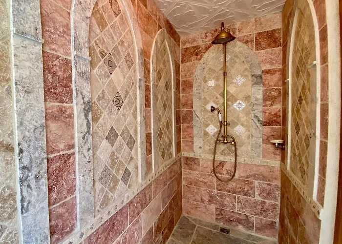 La Maison Des Templiers ~ Ostal Medieval ~ Logis Enchantes قرقشونه