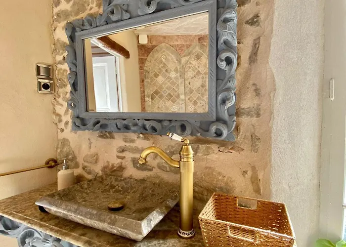 La Maison Des Templiers ~ Ostal Medieval ~ Logis Enchantes قرقشونه